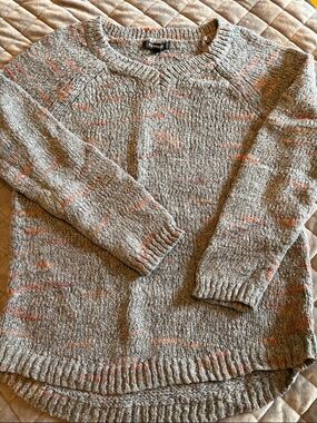 Relativity Heather Gray Crewneck Sweater with Coral Highlights. Large